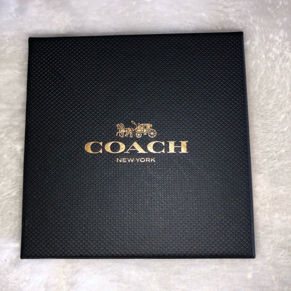 Coach Bow Bracelet - Picture 2 of 4